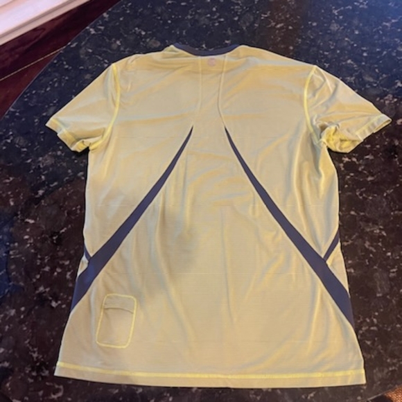 Lululemon green T-shirt - Picture 4 of 4